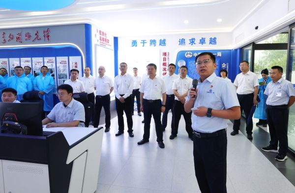 7-3、参观项目智控指挥中心——王利 摄 7-3、参观项目智控指挥中心——王利 摄